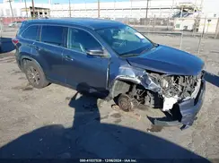 5TDKKRFH9GS505840 2016 TOYOTA HIGHLANDER