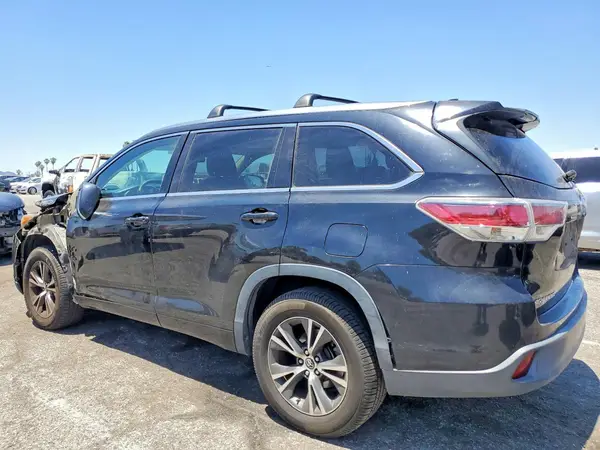 5TDKKRFH9GS507216 2016 TOYOTA HIGHLANDER - Image 2