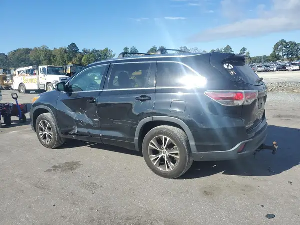 5TDKKRFHXGS120660 2016 TOYOTA HIGHLANDER - Image 2