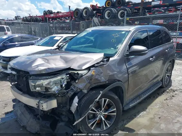 5TDKKRFHXGS121520 2016 TOYOTA HIGHLANDER - Image 2