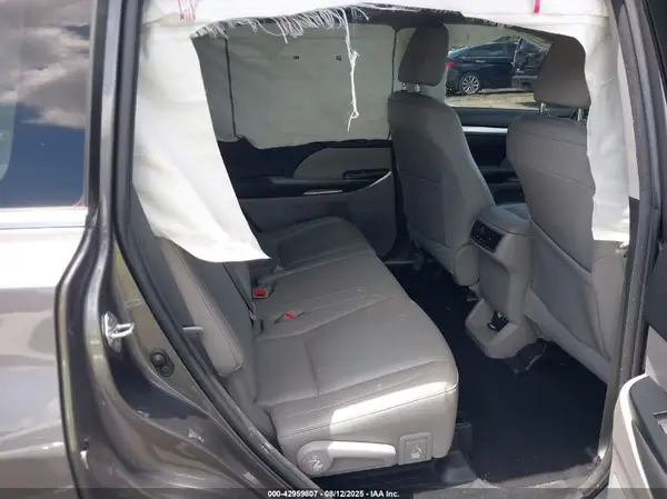 5TDKKRFHXGS121520 2016 TOYOTA HIGHLANDER - Image 8