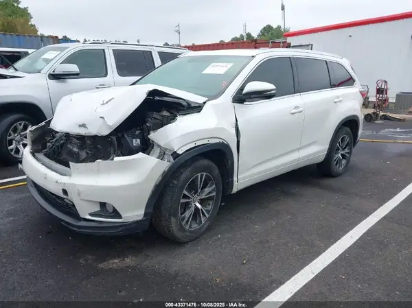 5TDKKRFHXGS122280 2016 TOYOTA HIGHLANDER - Image 2