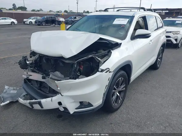 5TDKKRFHXGS124532 2016 TOYOTA HIGHLANDER - Image 2