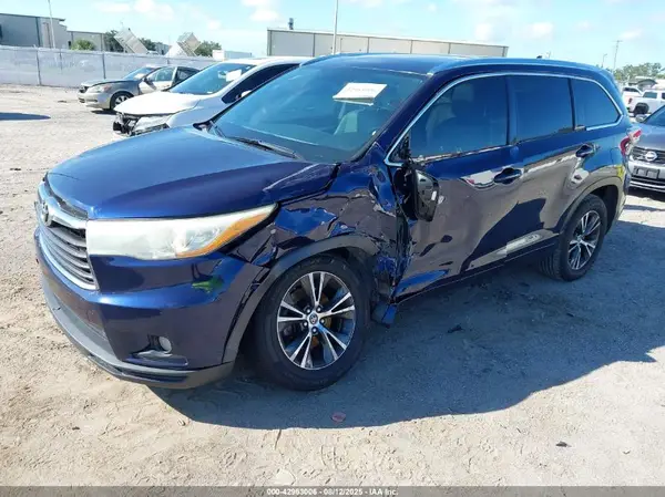 5TDKKRFHXGS126314 2016 TOYOTA HIGHLANDER - Image 2