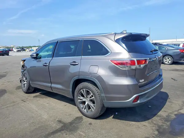 5TDKKRFHXGS126393 2016 TOYOTA HIGHLANDER - Image 2