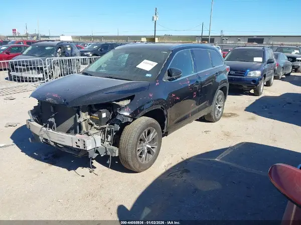 5TDKKRFHXGS128824 2016 TOYOTA HIGHLANDER - Image 2