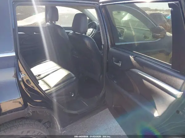 5TDKKRFHXGS128824 2016 TOYOTA HIGHLANDER - Image 8