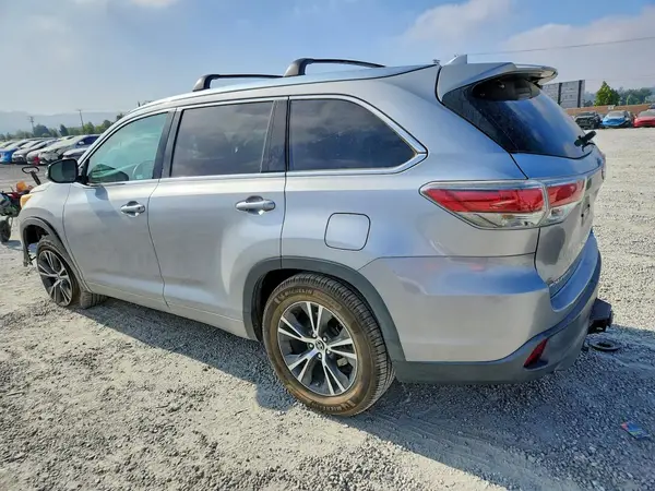 5TDKKRFHXGS129617 2016 TOYOTA HIGHLANDER - Image 2
