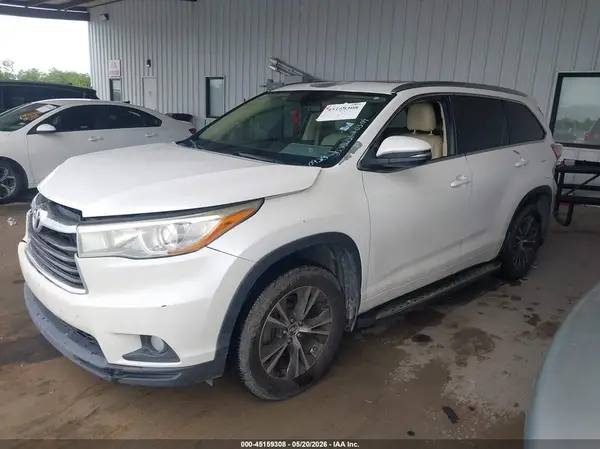 5TDKKRFHXGS130928 2016 TOYOTA HIGHLANDER - Image 2