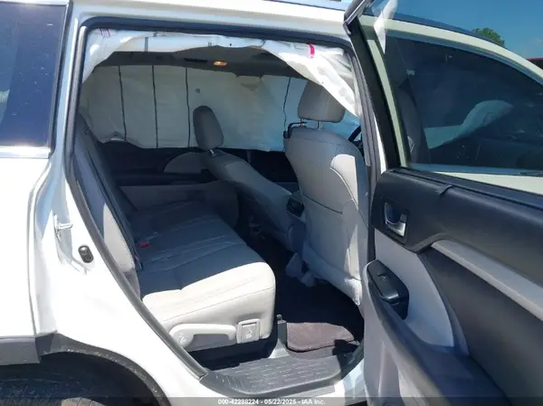 5TDKKRFHXGS132954 2016 TOYOTA HIGHLANDER - Image 8