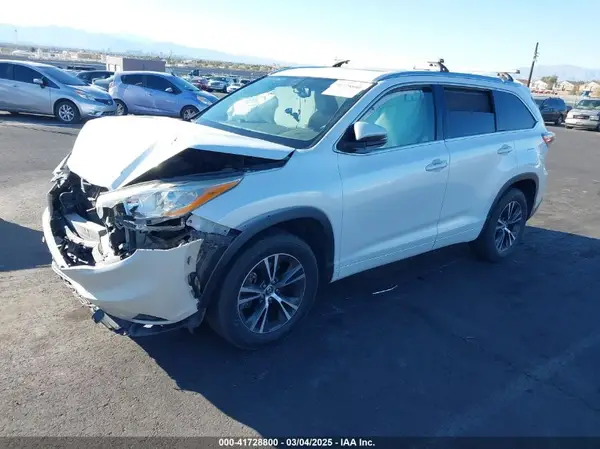 5TDKKRFHXGS135675 2016 TOYOTA HIGHLANDER - Image 2
