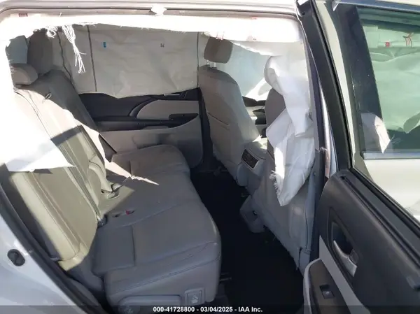 5TDKKRFHXGS135675 2016 TOYOTA HIGHLANDER - Image 8