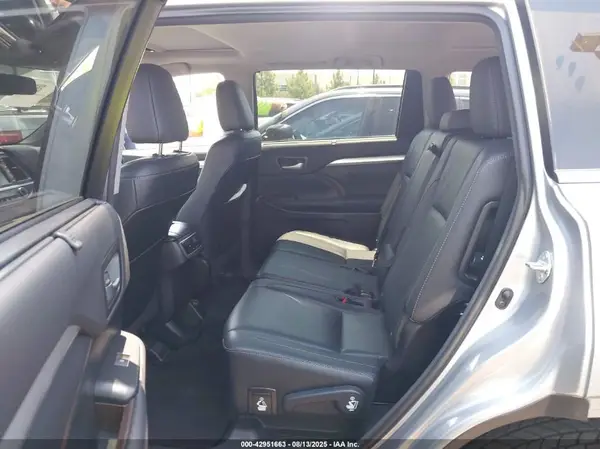 5TDKKRFHXGS137684 2016 TOYOTA HIGHLANDER - Image 8
