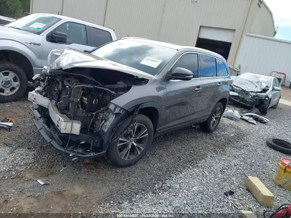 5TDKKRFHXGS139192 2016 TOYOTA HIGHLANDER - Image 2