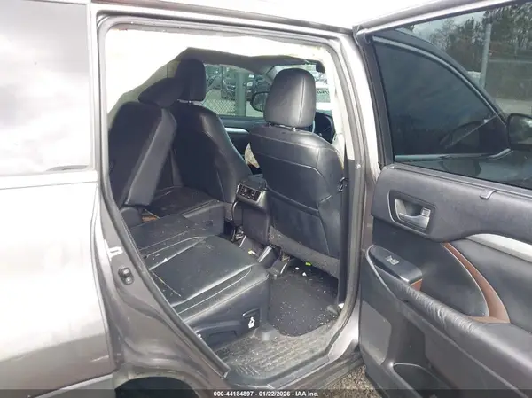 5TDKKRFHXGS139192 2016 TOYOTA HIGHLANDER - Image 8