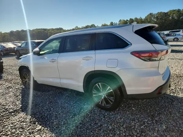 5TDKKRFHXGS139922 2016 TOYOTA HIGHLANDER - Image 2