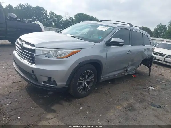 5TDKKRFHXGS140164 2016 TOYOTA HIGHLANDER - Image 2