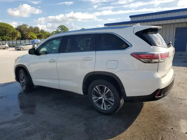 5TDKKRFHXGS141119 2016 TOYOTA HIGHLANDER - Image 2