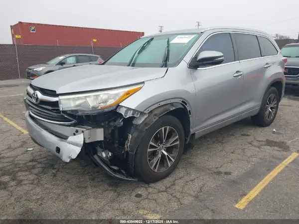 5TDKKRFHXGS144005 2016 TOYOTA HIGHLANDER - Image 2