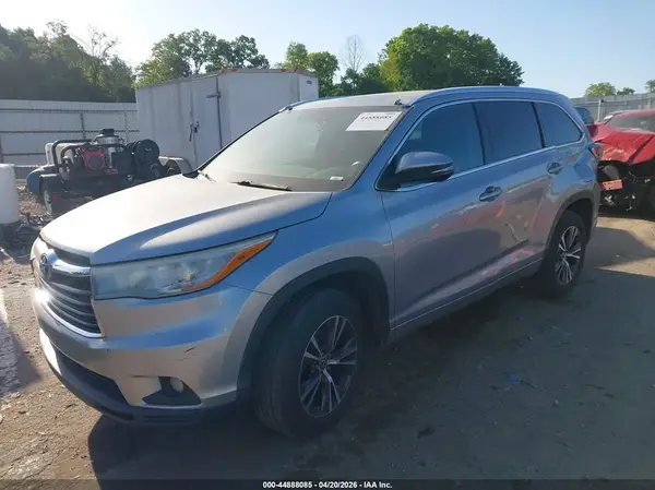 5TDKKRFHXGS145672 2016 TOYOTA HIGHLANDER - Image 2