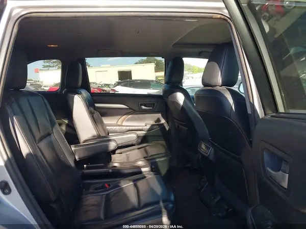 5TDKKRFHXGS145672 2016 TOYOTA HIGHLANDER - Image 8