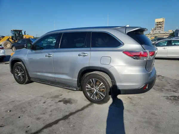 5TDKKRFHXGS146014 2016 TOYOTA HIGHLANDER - Image 2