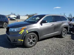 5TDKKRFHXGS147695 2016 TOYOTA HIGHLANDER