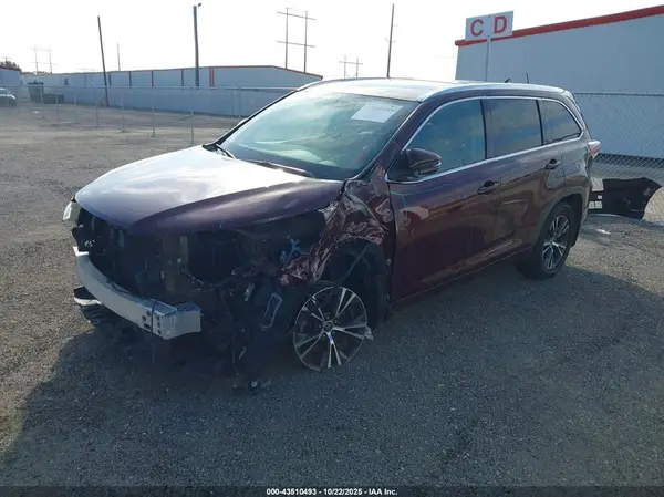 5TDKKRFHXGS149463 2016 TOYOTA HIGHLANDER - Image 2