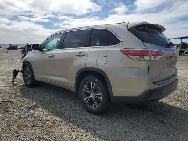 5TDKKRFHXGS150077 2016 TOYOTA HIGHLANDER - Image 2