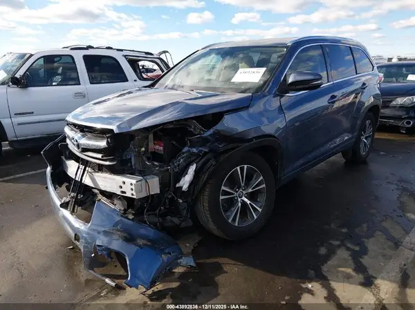 5TDKKRFHXGS152539 2016 TOYOTA HIGHLANDER - Image 2