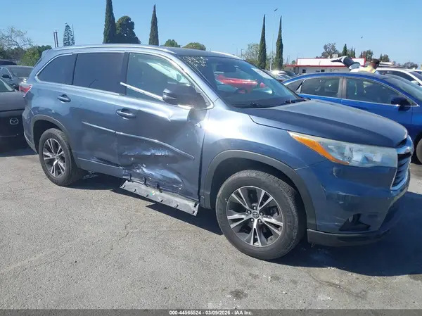 5TDKKRFHXGS154727 2016 TOYOTA HIGHLANDER - Image 1
