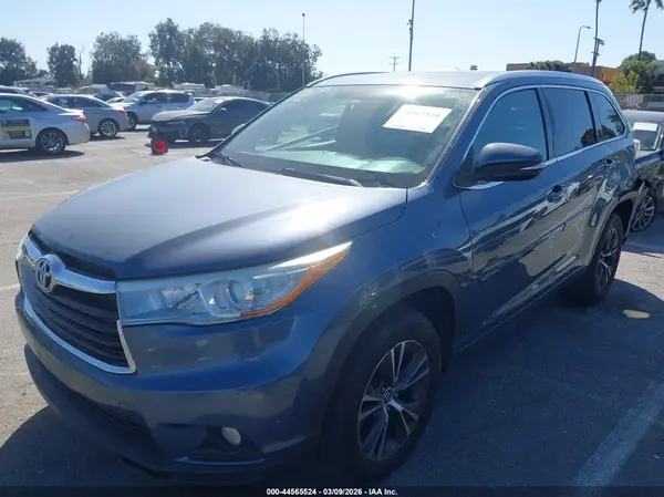 5TDKKRFHXGS154727 2016 TOYOTA HIGHLANDER - Image 2