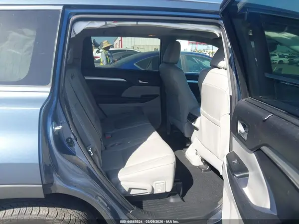 5TDKKRFHXGS154727 2016 TOYOTA HIGHLANDER - Image 8