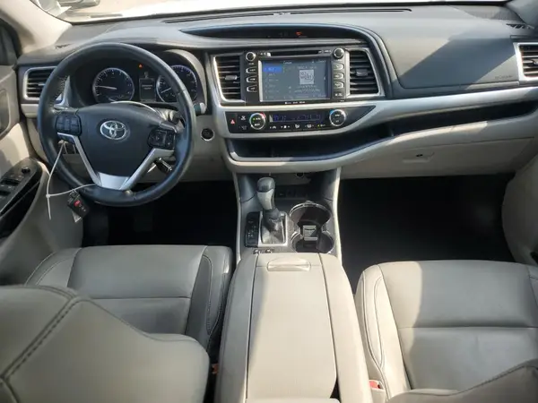 5TDKKRFHXGS158003 2016 TOYOTA HIGHLANDER - Image 8