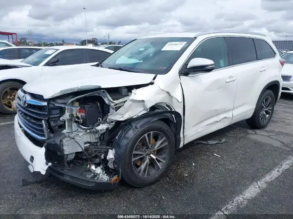 5TDKKRFHXGS173729 2016 TOYOTA HIGHLANDER - Image 2