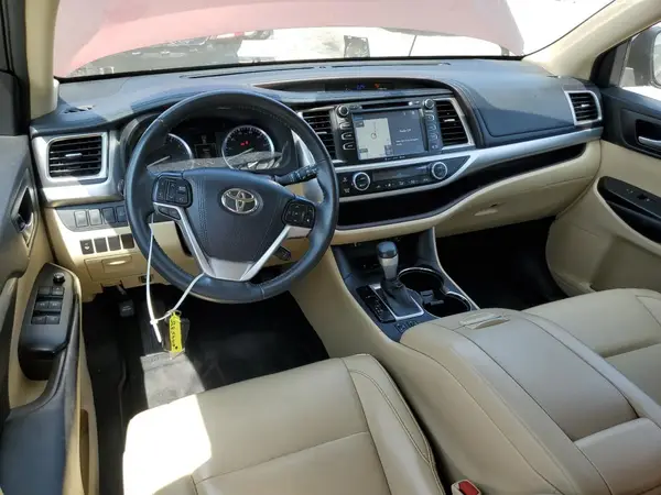 5TDKKRFHXGS175920 2016 TOYOTA HIGHLANDER - Image 8