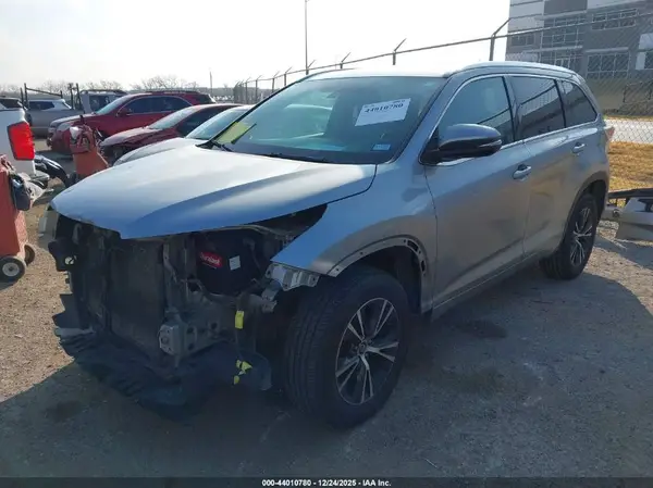 5TDKKRFHXGS176551 2016 TOYOTA HIGHLANDER - Image 2