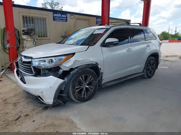 5TDKKRFHXGS177389 2016 TOYOTA HIGHLANDER - Image 2
