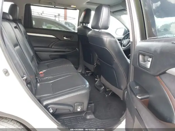 5TDKKRFHXGS177389 2016 TOYOTA HIGHLANDER - Image 8