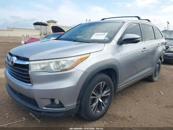 5TDKKRFHXGS501487 2016 TOYOTA HIGHLANDER - Image 2