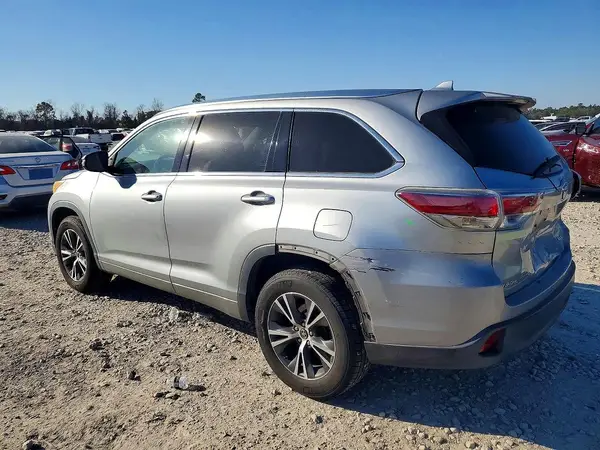 5TDKKRFHXGS501540 2016 TOYOTA HIGHLANDER - Image 2