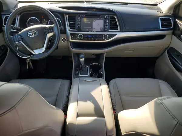 5TDKKRFHXGS501540 2016 TOYOTA HIGHLANDER - Image 8