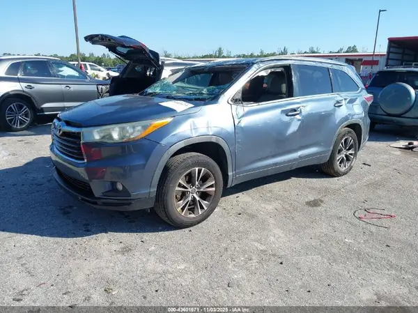 5TDKKRFHXGS501604 2016 TOYOTA HIGHLANDER - Image 2