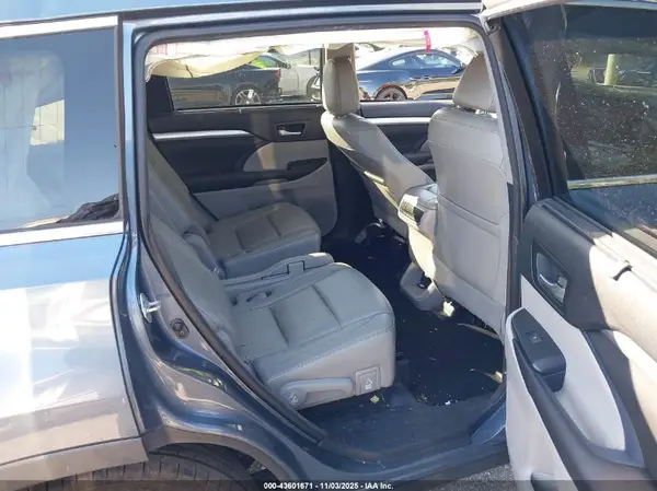 5TDKKRFHXGS501604 2016 TOYOTA HIGHLANDER - Image 8