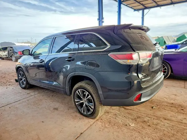 5TDKKRFHXGS502008 2016 TOYOTA HIGHLANDER - Image 2