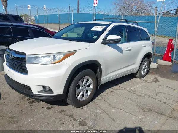5TDKKRFHXGS502316 2016 TOYOTA HIGHLANDER - Image 2