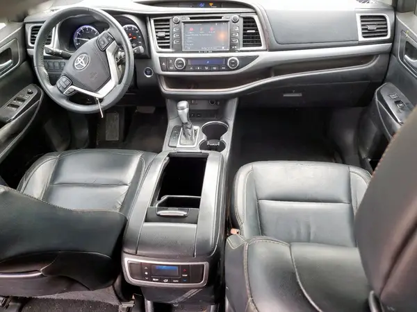 5TDKKRFHXGS502638 2016 TOYOTA HIGHLANDER - Image 8