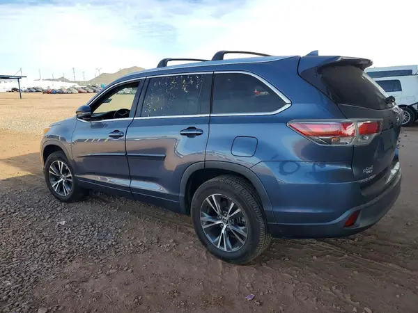 5TDKKRFHXGS503787 2016 TOYOTA HIGHLANDER - Image 2