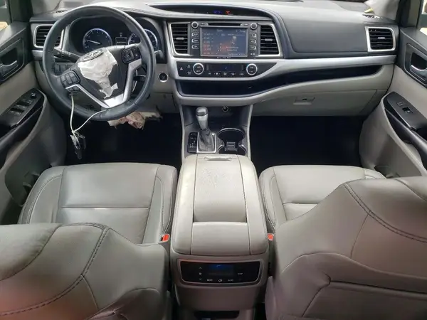 5TDKKRFHXGS504728 2016 TOYOTA HIGHLANDER - Image 8