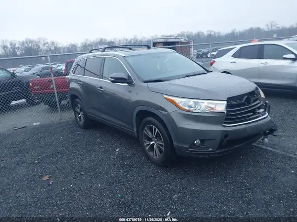 5TDKKRFHXGS504745 2016 TOYOTA HIGHLANDER - Image 1